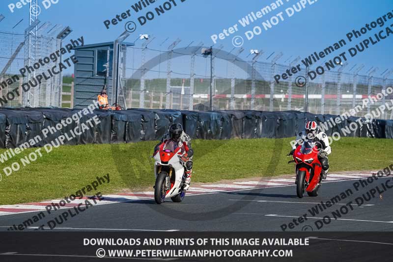donington no limits trackday;donington park photographs;donington trackday photographs;no limits trackdays;peter wileman photography;trackday digital images;trackday photos